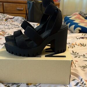 Madden NYC black sandals size 8